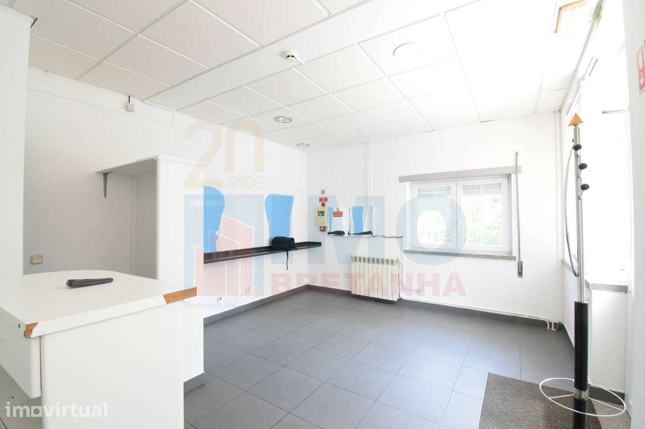 Espaço Comercial de 3 Pisos com Potencial para Habitação - Jardim do L - Grande imagem: 3/23