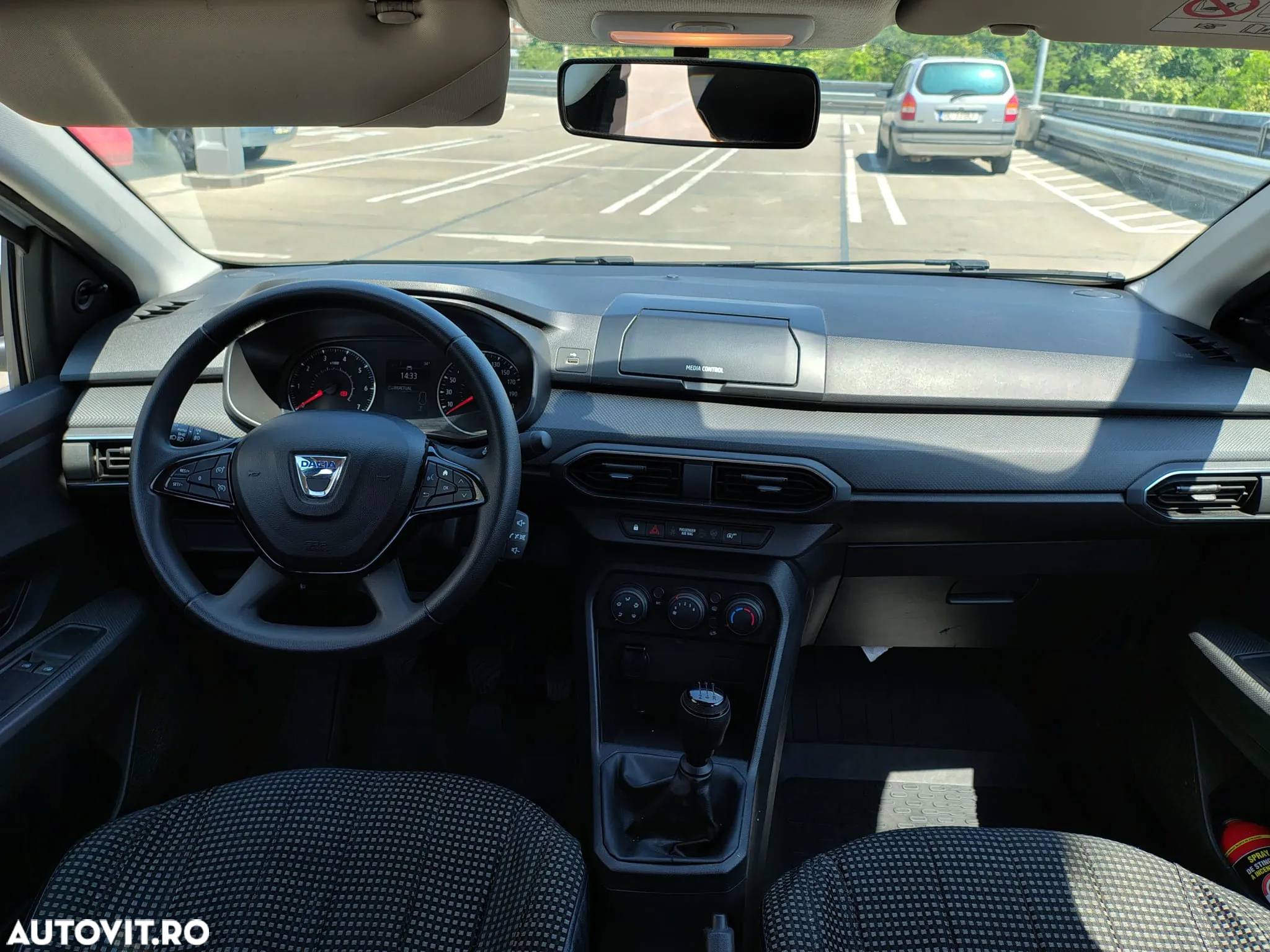 Dacia Logan SCe 65 Essential - 10