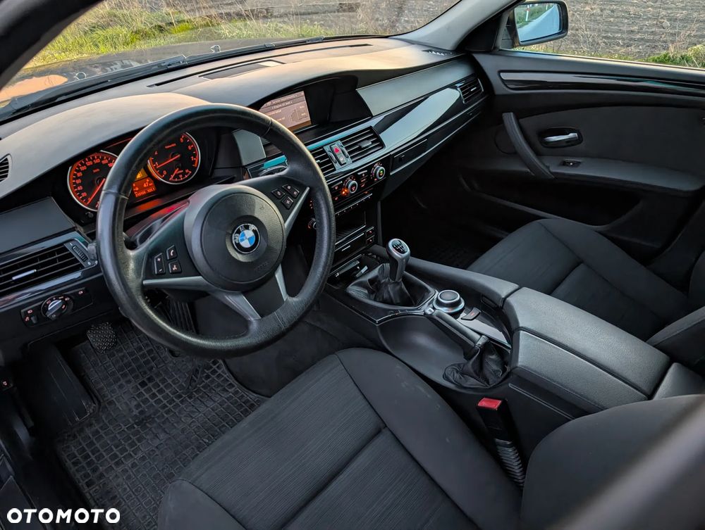 BMW Seria 5 520i - 6
