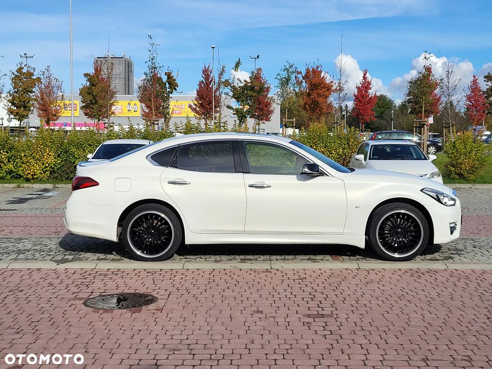 Infiniti Q70 - 8