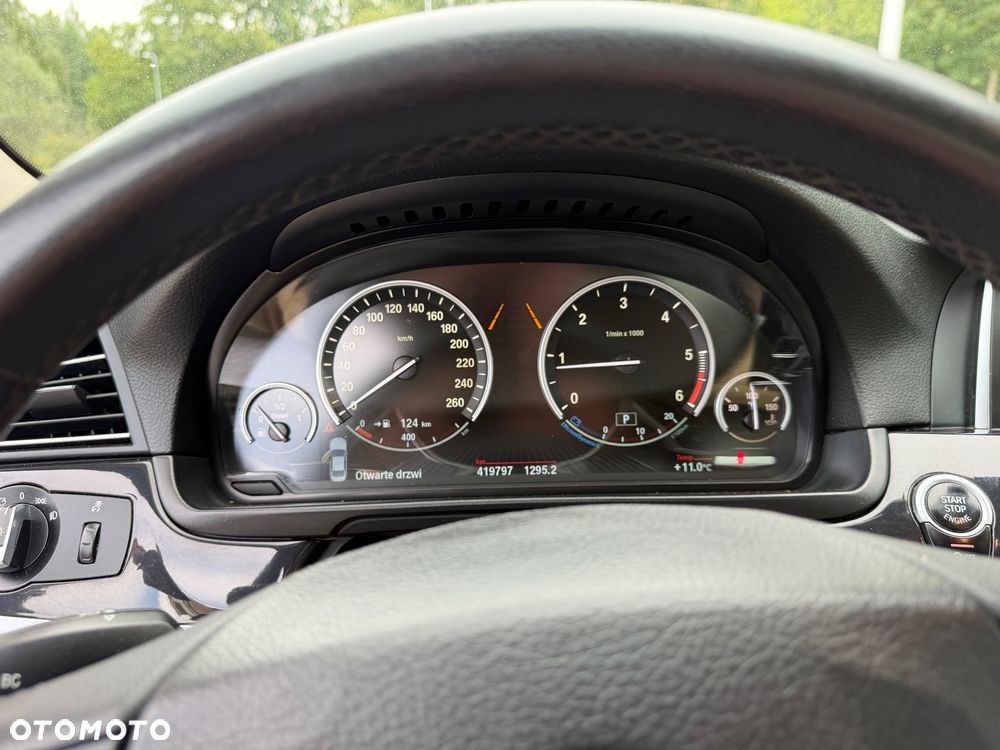 BMW Seria 5 525d xDrive - 15