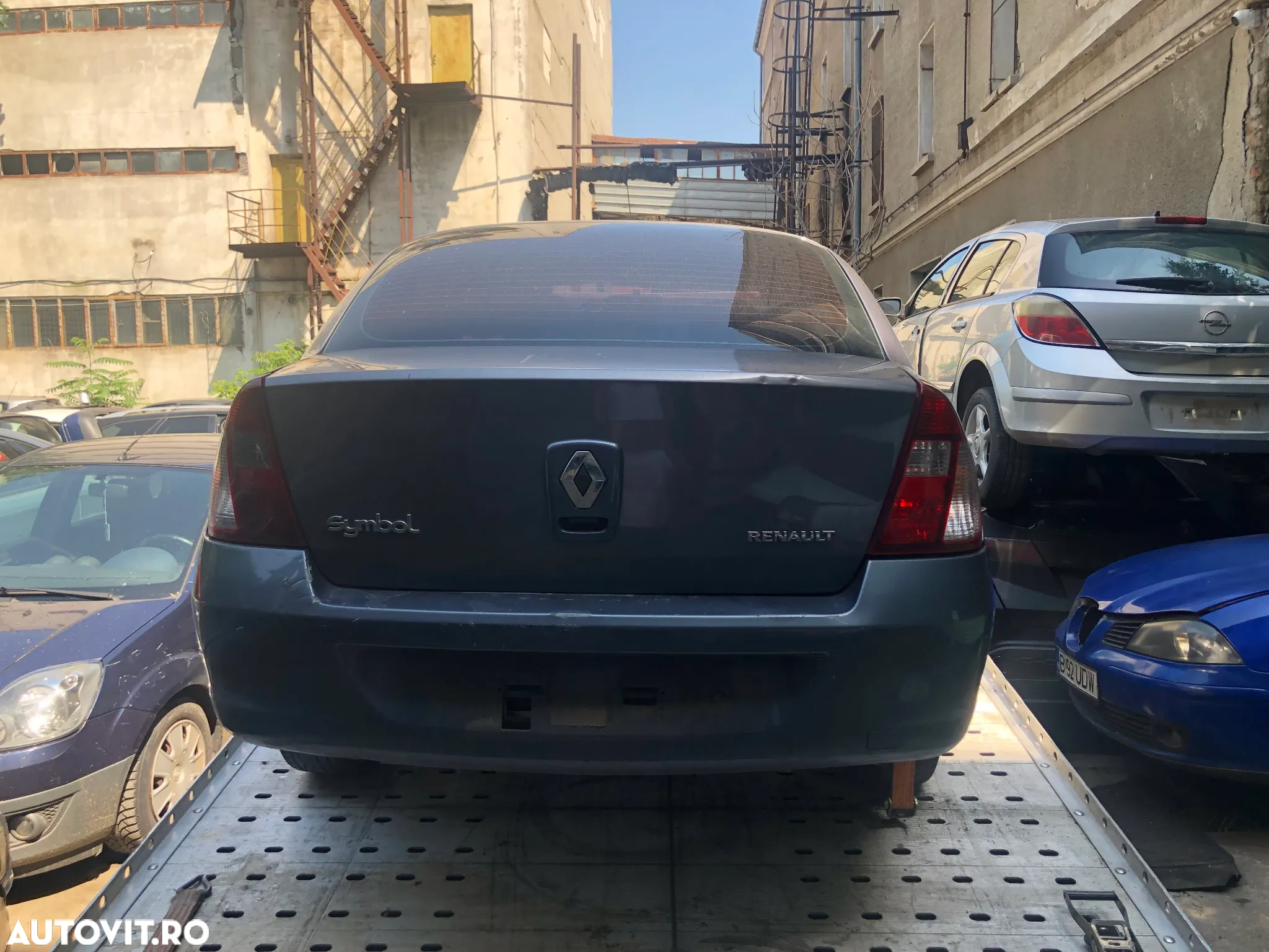 Dezmembrez Renault Clio Symbol 1,5 dci gri 2005 - 4