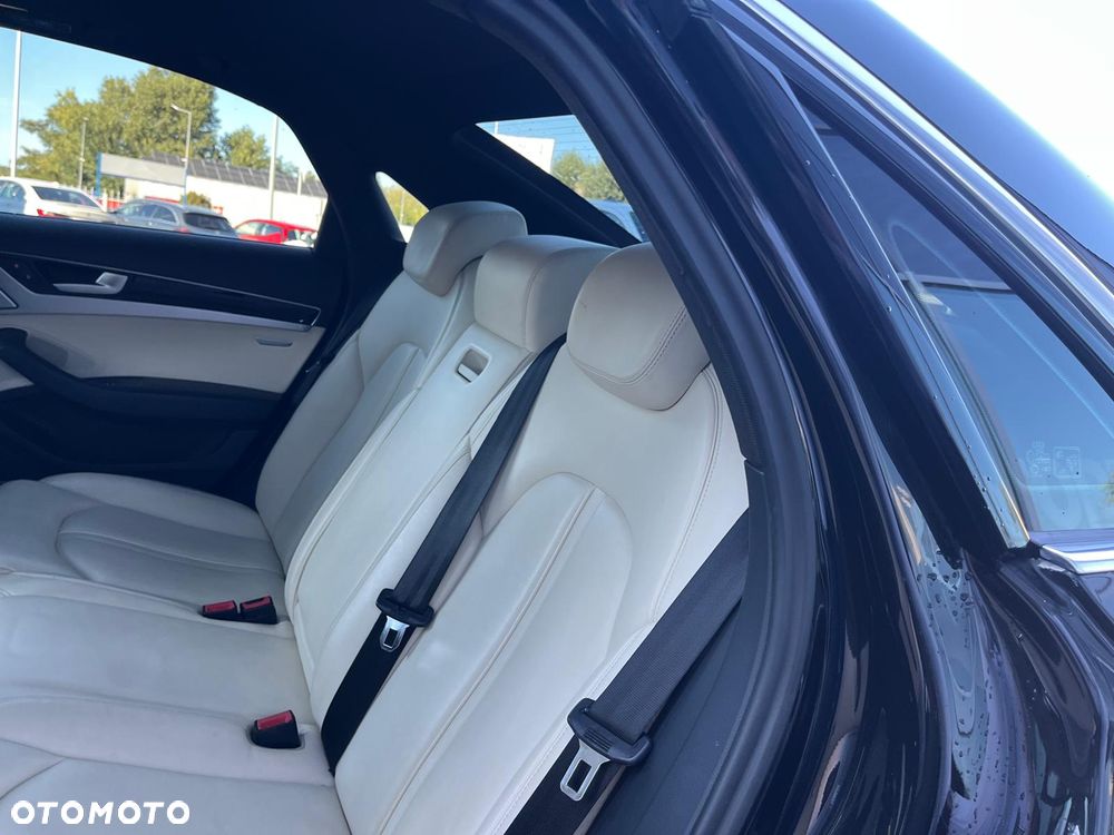 Audi A8 4.2 TDI DPF (clean diesel) quattro tiptronic - 17