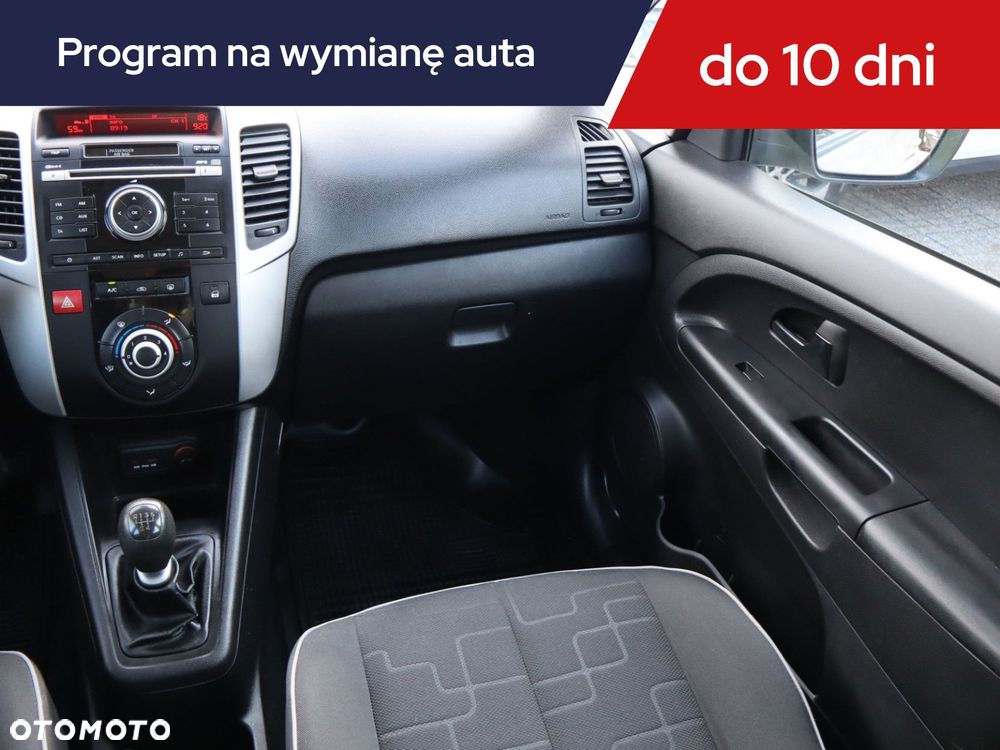Kia Venga - 10