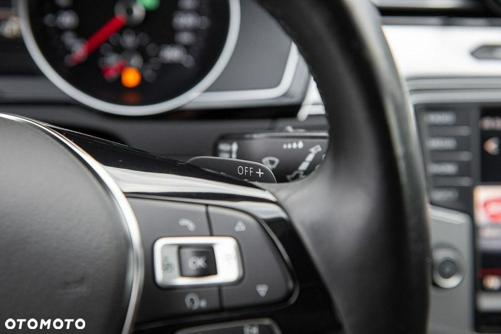 Volkswagen Passat - 20
