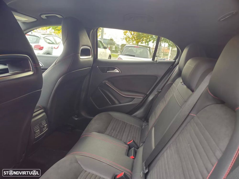 Mercedes-Benz GLA 180 AMG Line - 11