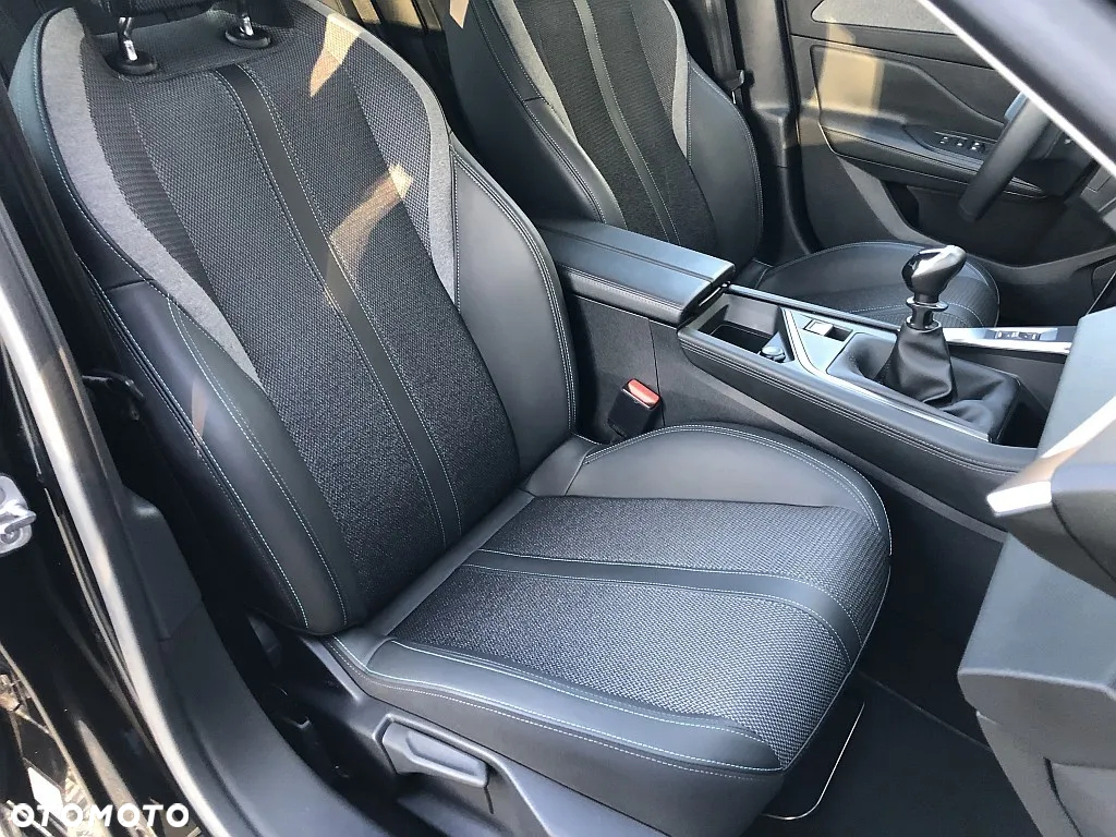 Peugeot 308 1.2 PureTech Allure S&S - 36