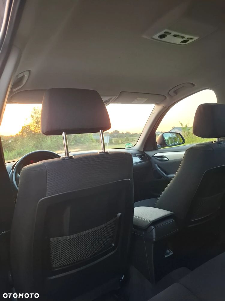 BMW X1 xDrive18d - 13