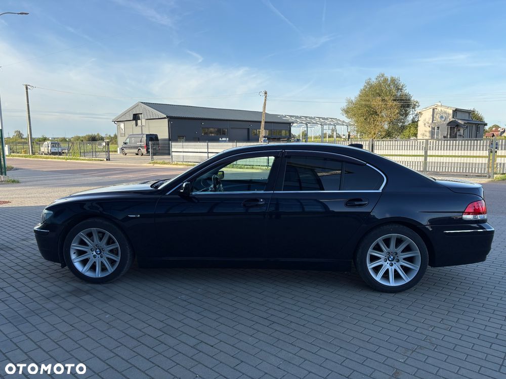 BMW Seria 7 740i - 8