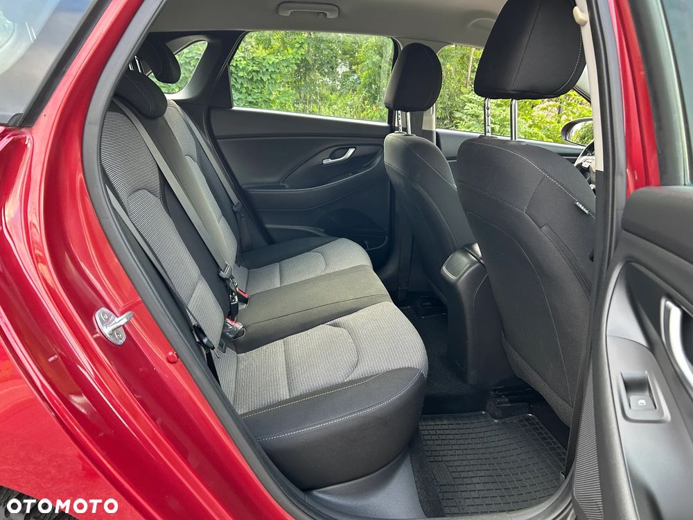 Hyundai i30 1.5 DPI Classic + - 21
