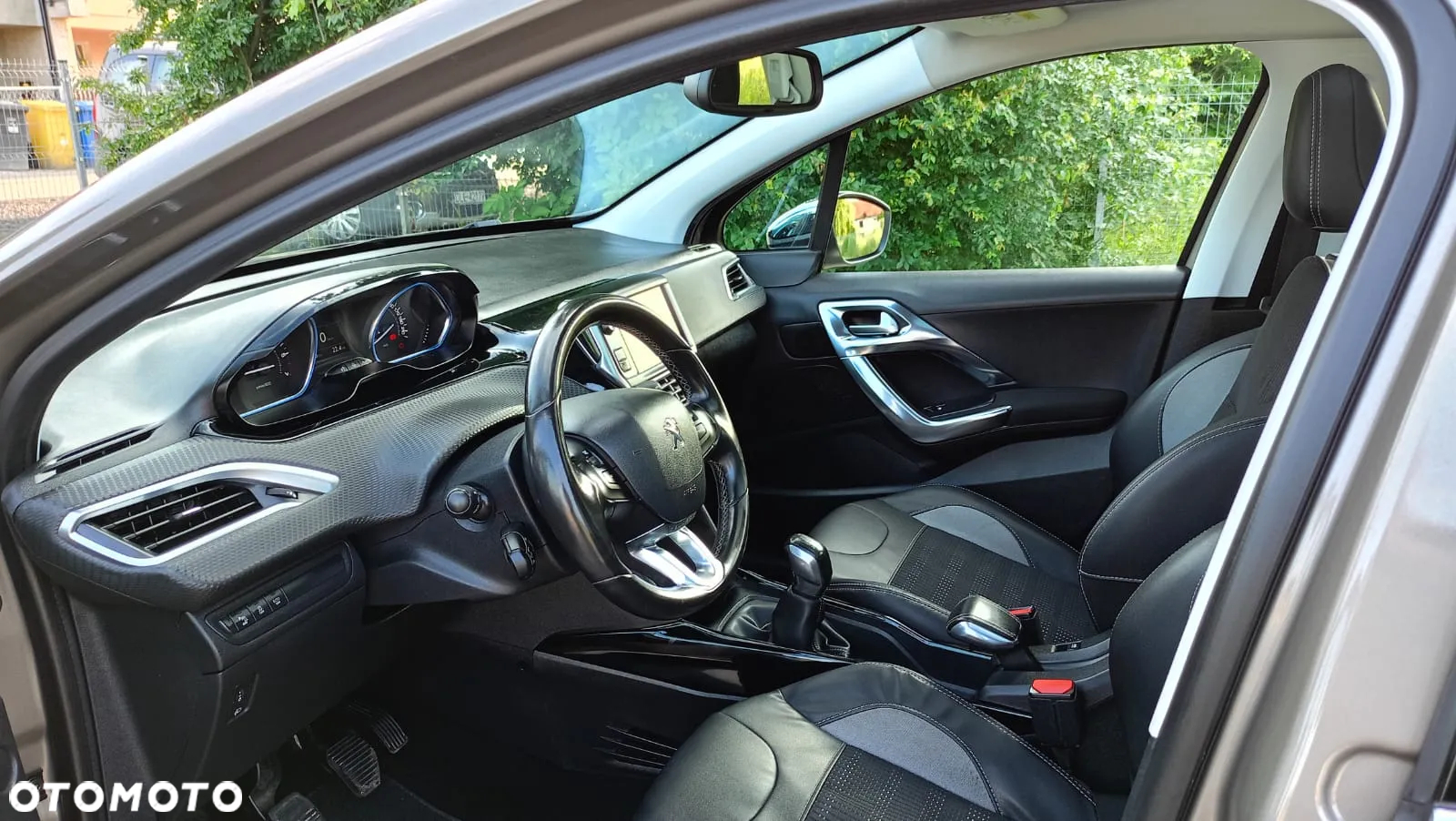 Peugeot 2008 - 8