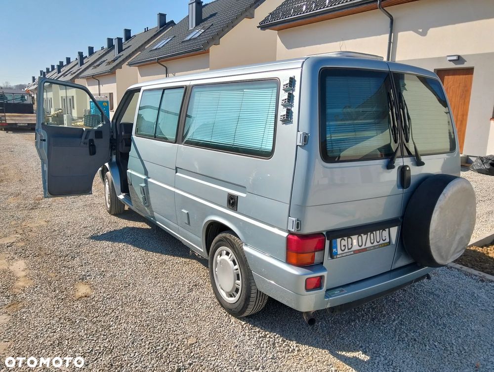Volkswagen Caravelle - 8