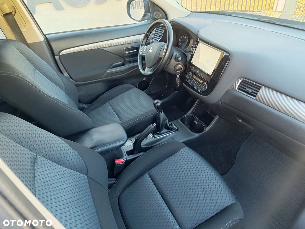 Mitsubishi Outlander 2.0 2WD Diamant Edition - 30