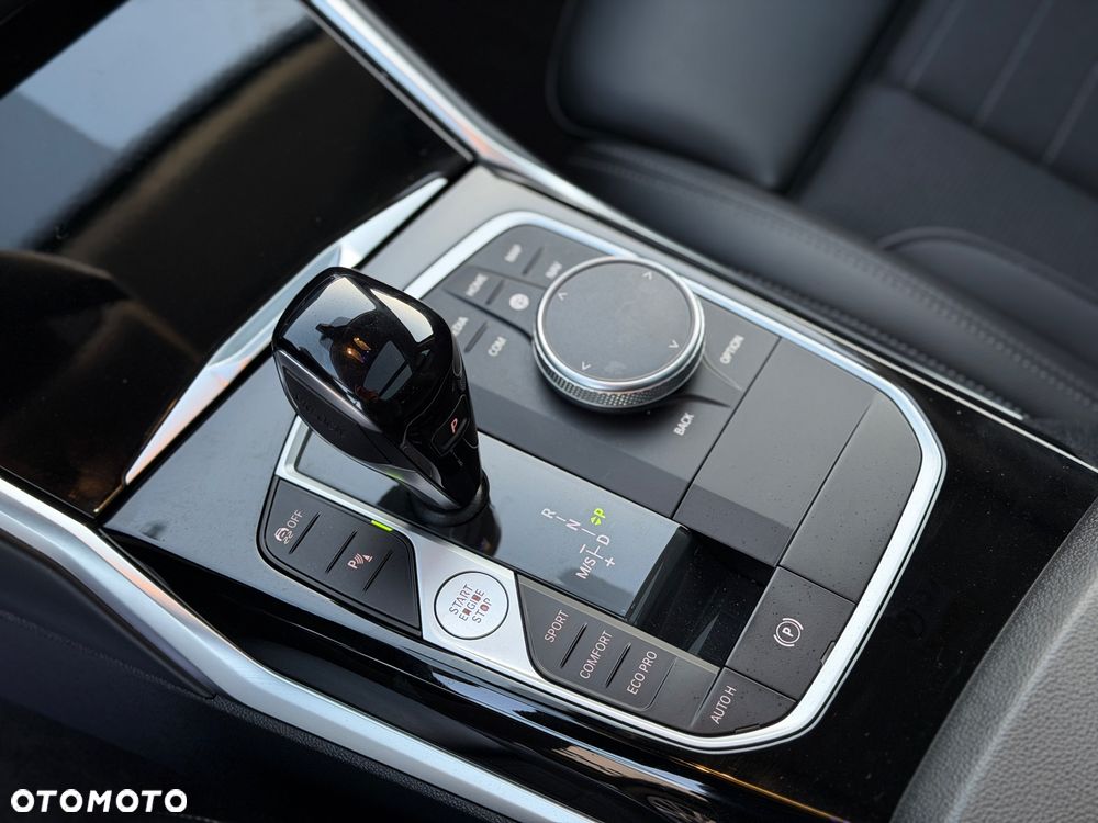 BMW Seria 3 320d M Sport - 24