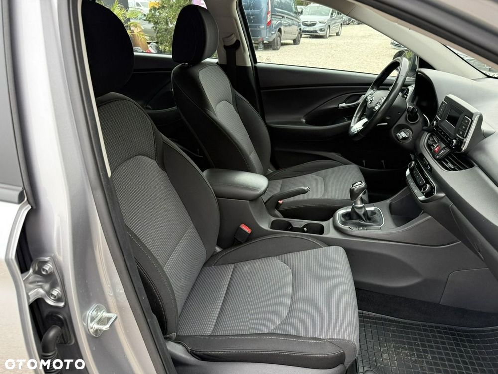 Hyundai i30 1.5 DPI Classic + - 15