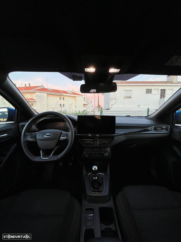 Ford Focus 1.0 EcoBoost Hybrid ST-LINE X - 24