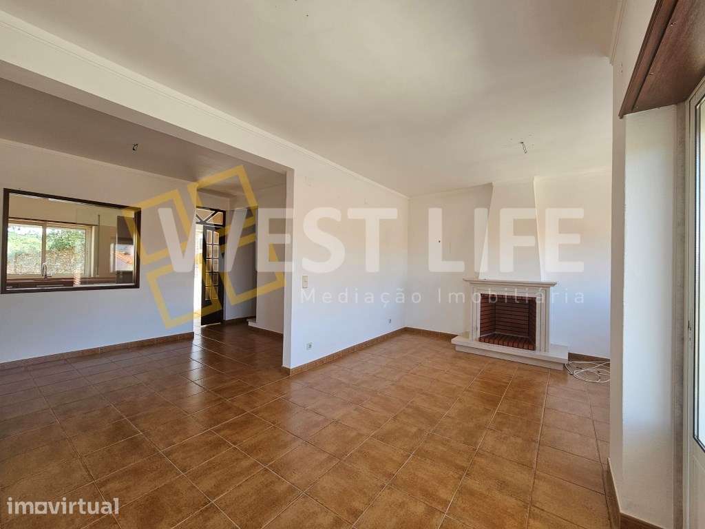 Moradia T3 situada no coração da Vila de Mafra com vista campo - Grande imagem: 2/31