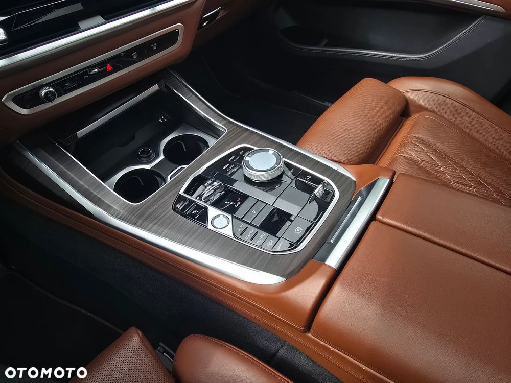 BMW X7 M60i xDrive mHEV sport - 28