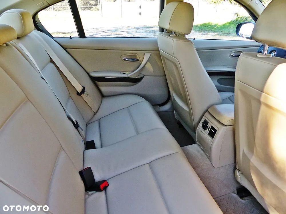 BMW Seria 3 318i Edition Exclusive - 23