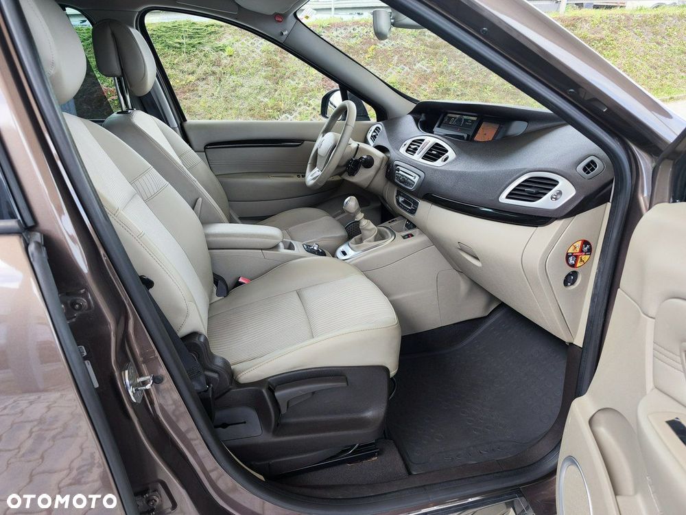 Renault Grand Scenic - 21