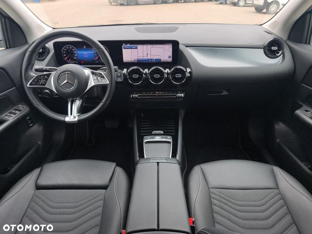 Mercedes-Benz GLA - 13