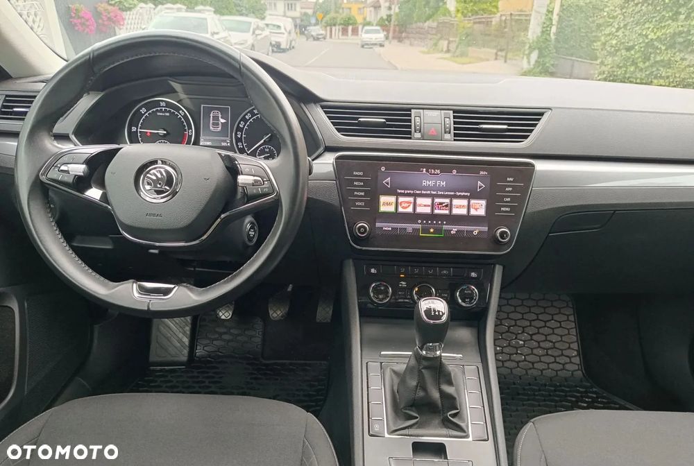 Skoda Superb 2.0 TDI Ambition - 23