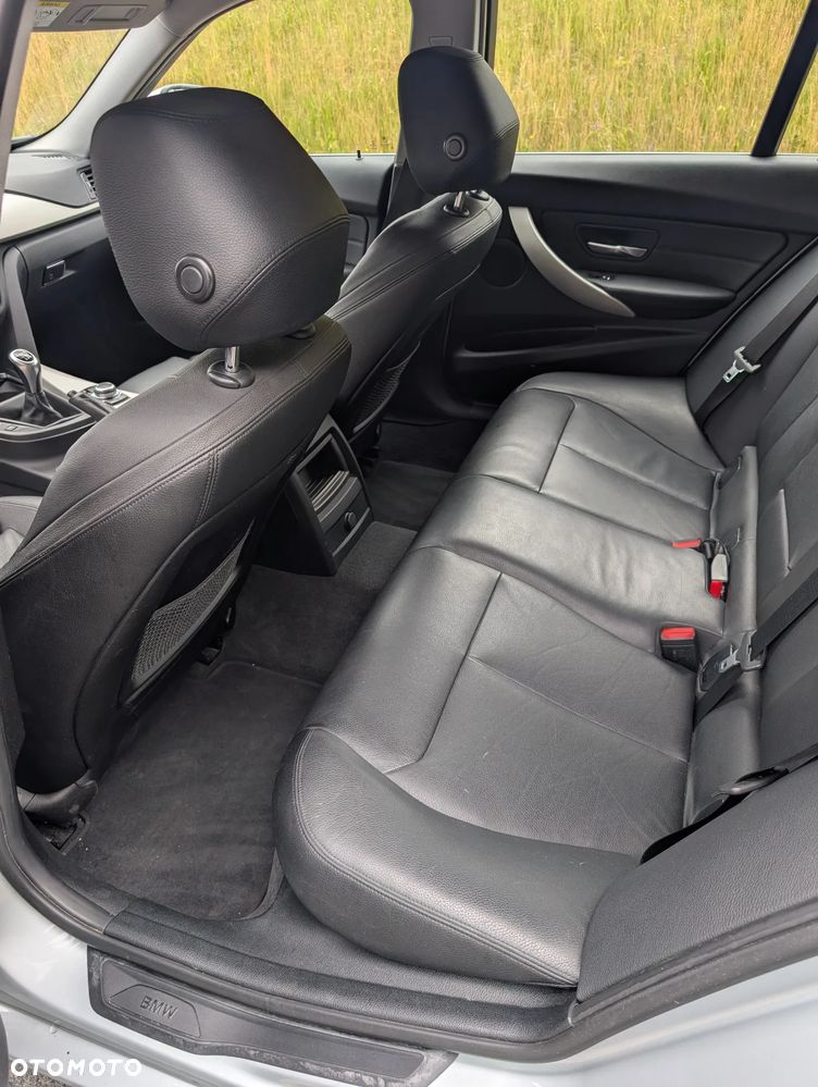 BMW Seria 3 318d xDrive Advantage - 19