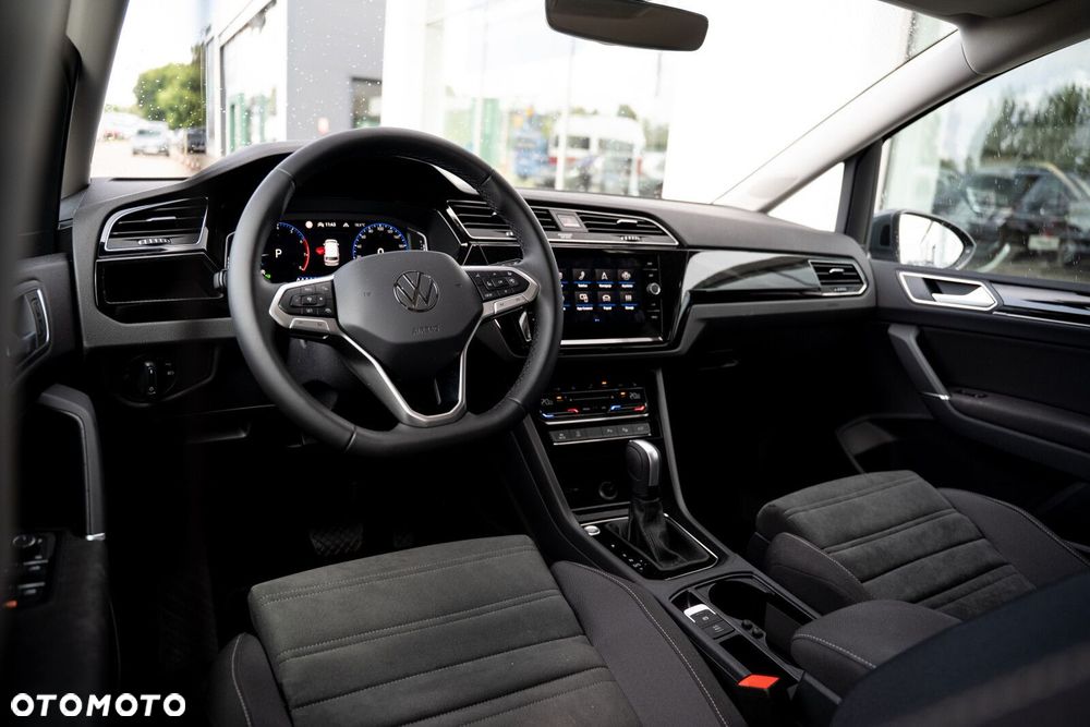 Volkswagen Touran - 10