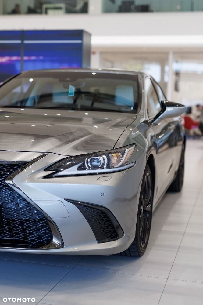 Lexus ES 300h F Sport Design - 11