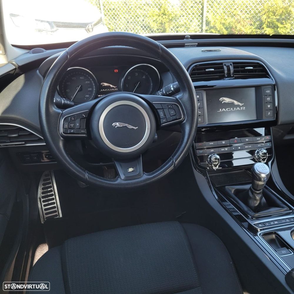 Jaguar XE 2.0 D Pure - 8