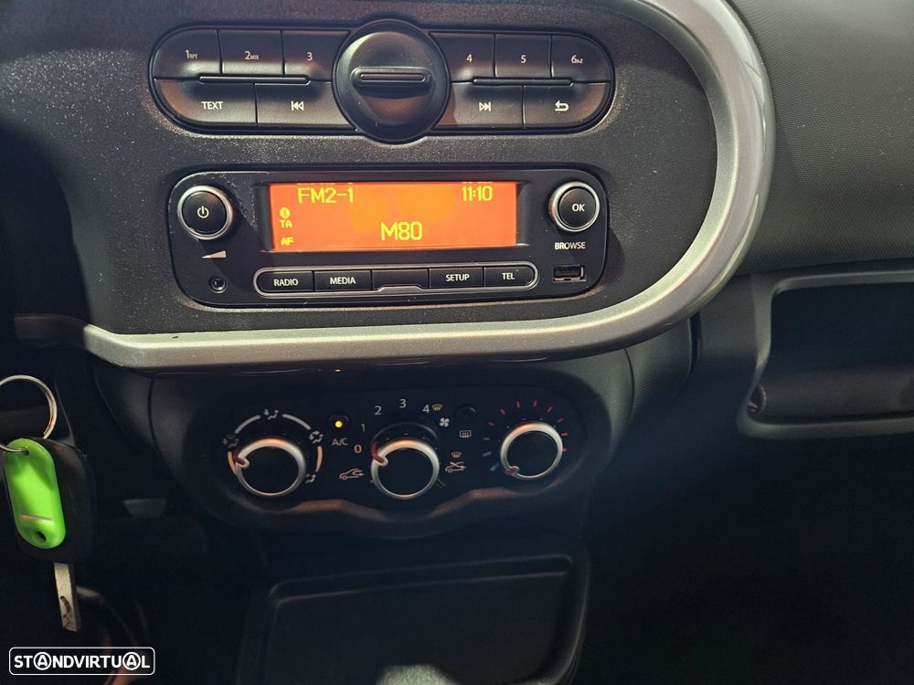 Renault Twingo 1.0 SCe Limited — fotografia 13
