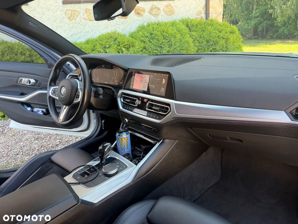 BMW Seria 3 330d M Sport - 9