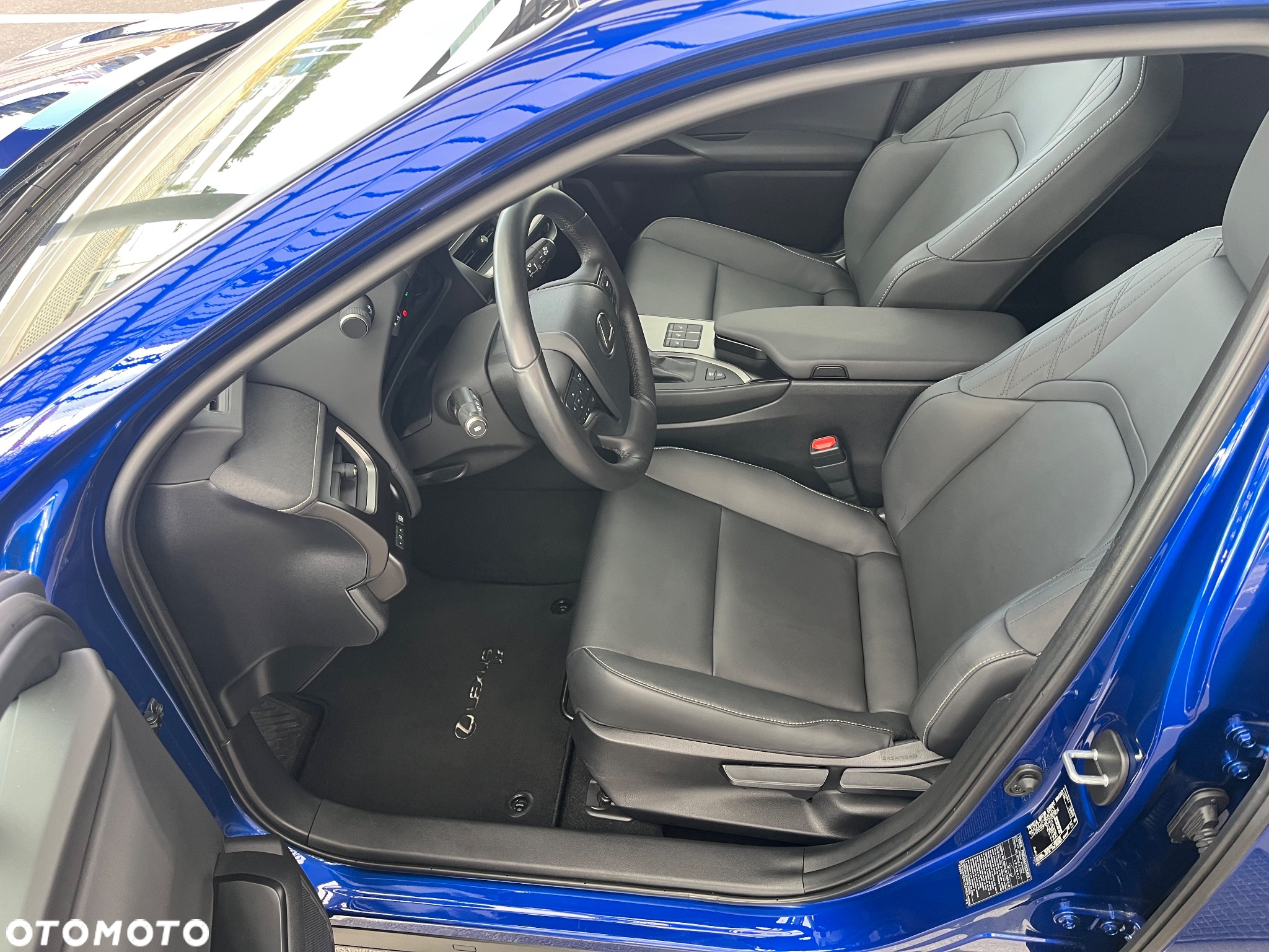 Lexus UX 250h (E-FOUR) F SPORT - 29