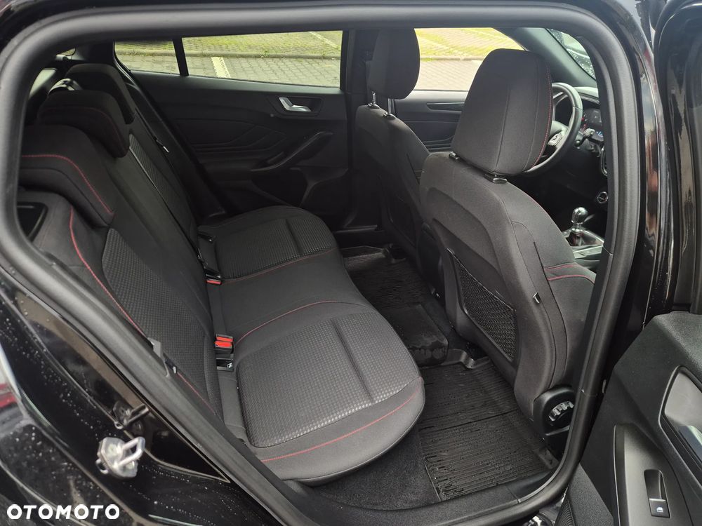 Ford Focus 1.0 EcoBoost Hybrid ST-LINE DESIGN - 18
