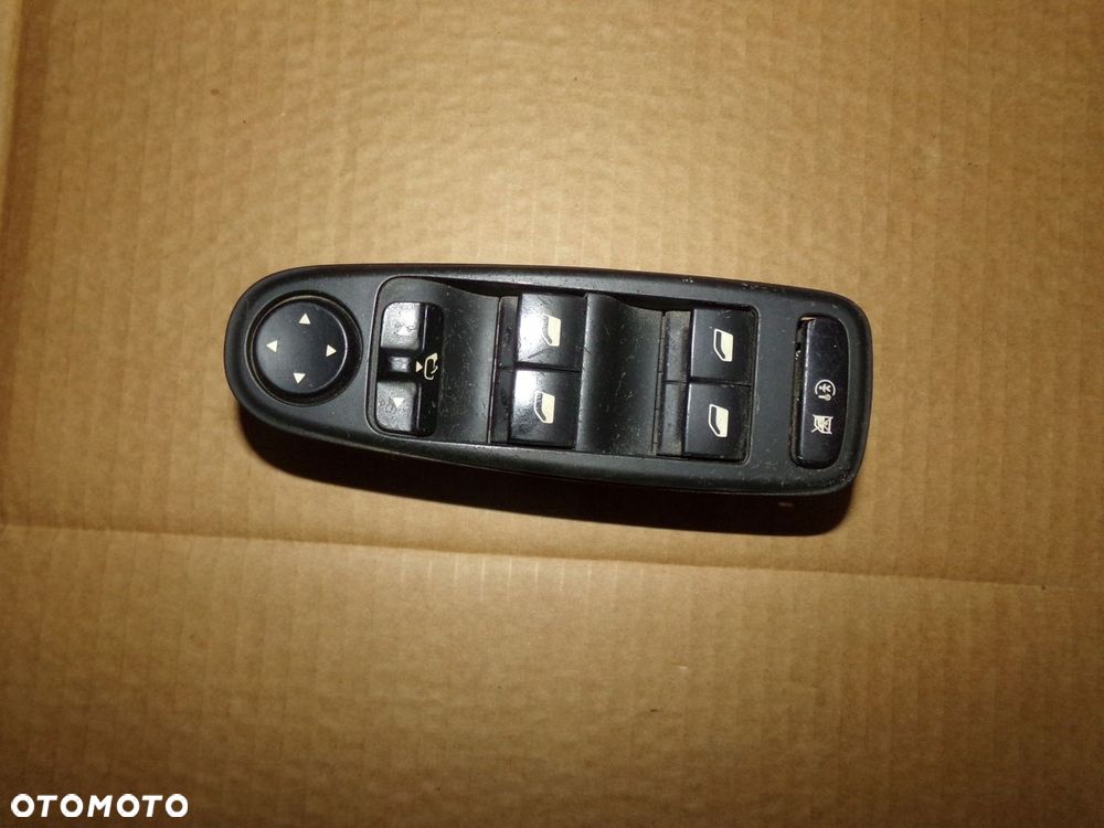 PRZEŁĄCZNIK SZYB PANEL LEWY CITROEN C4 PICASSO 06-10r.