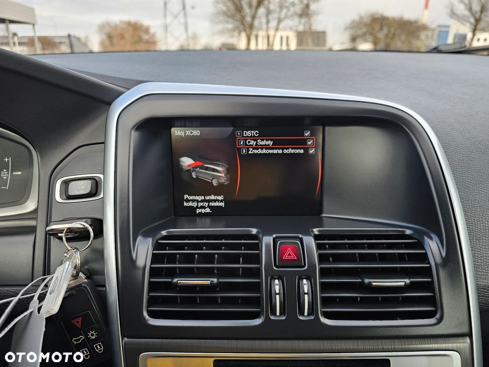 Volvo XC 60 D4 Momentum - 30