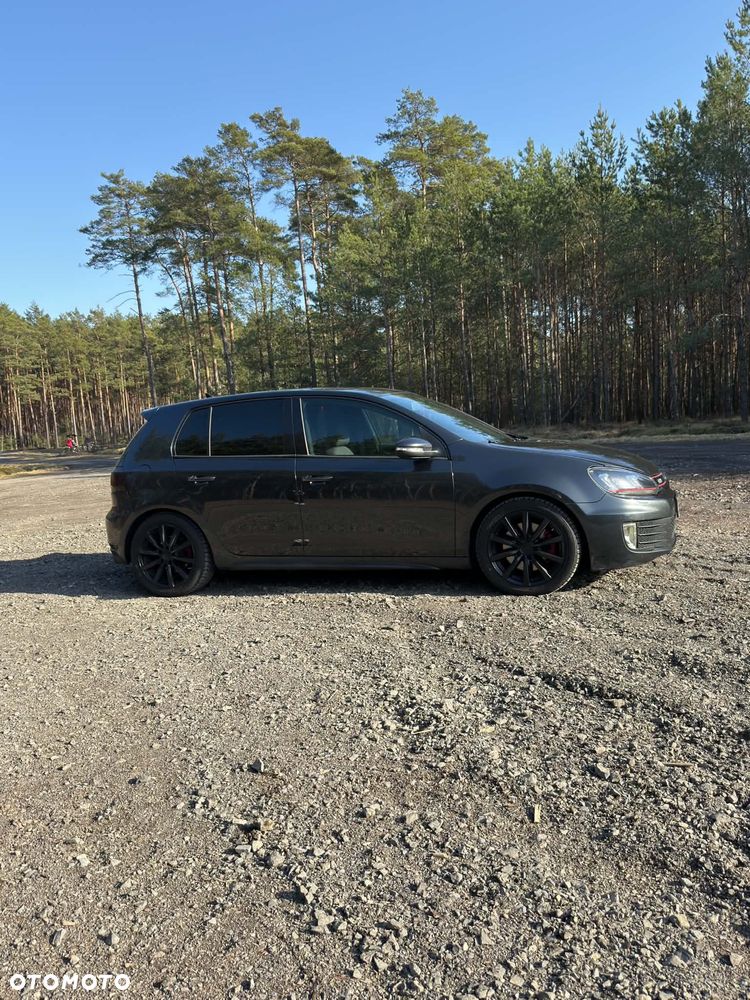 Volkswagen Golf - 2