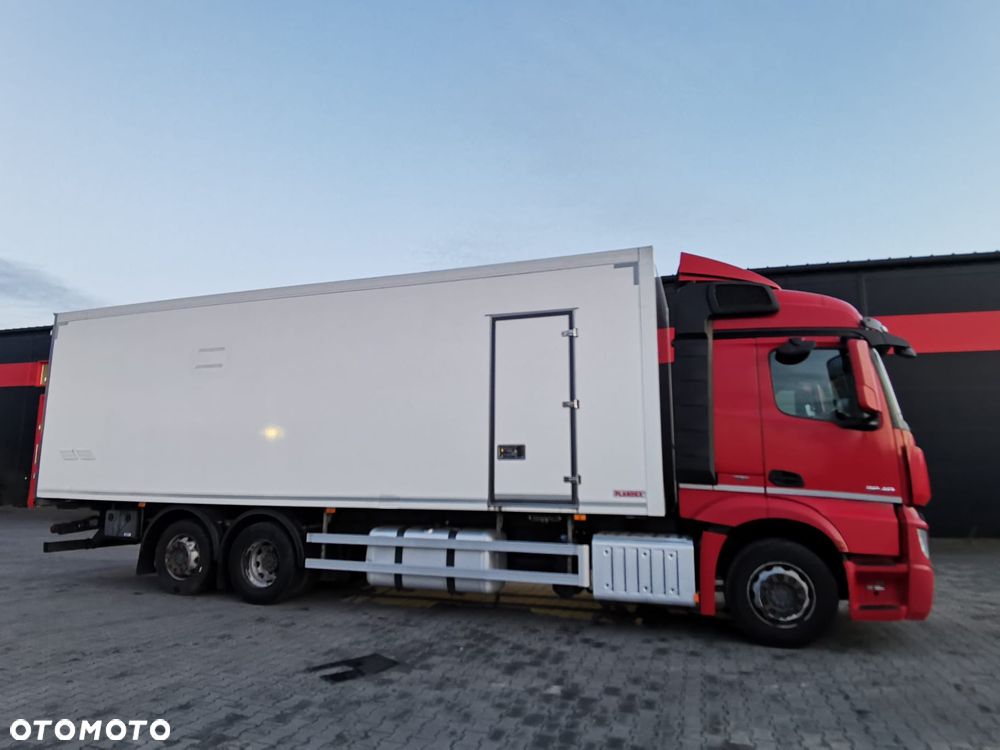 Mercedes-Benz Actros - 8