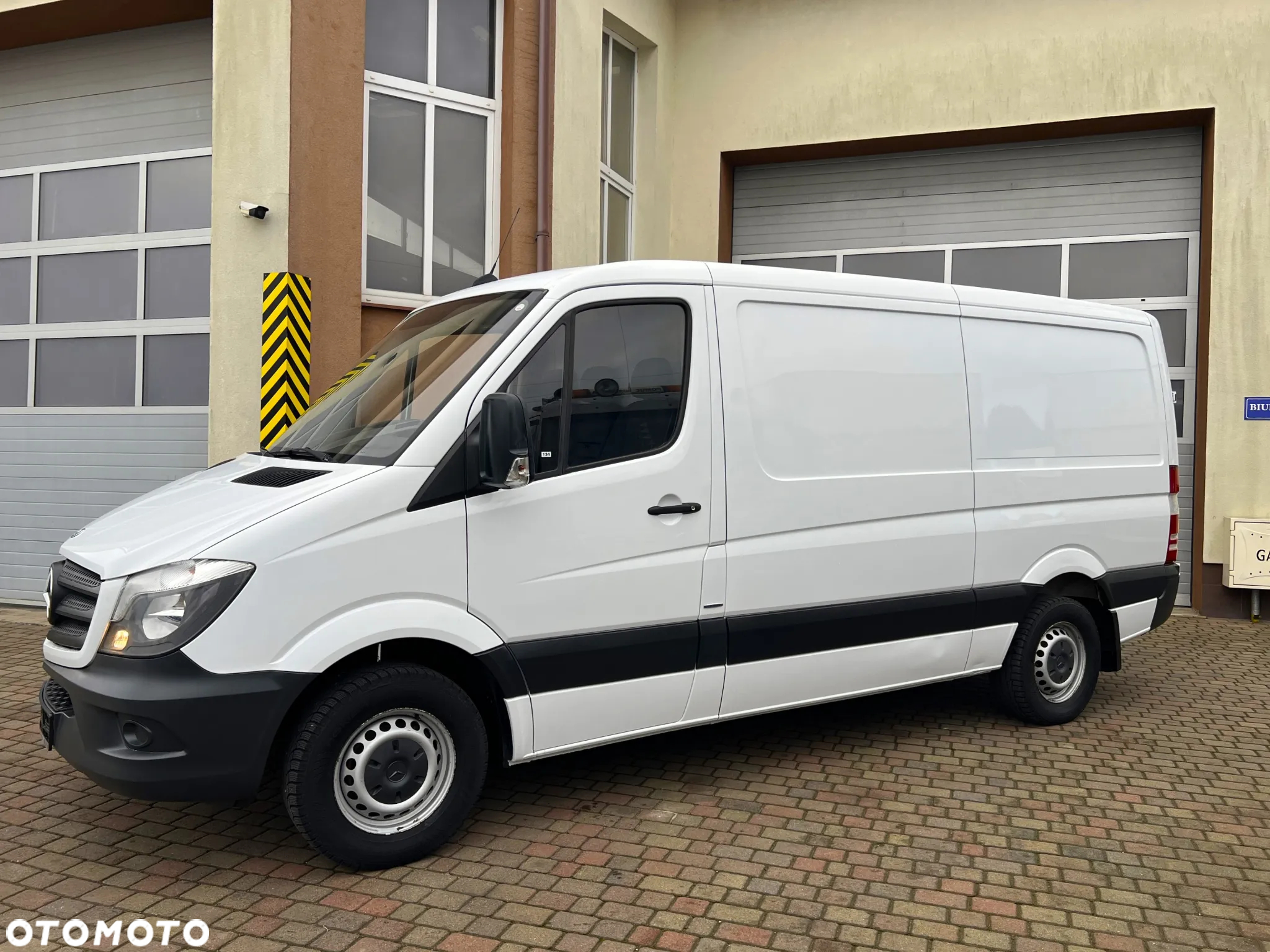 Mercedes-Benz Sprinter L2H1 - 2