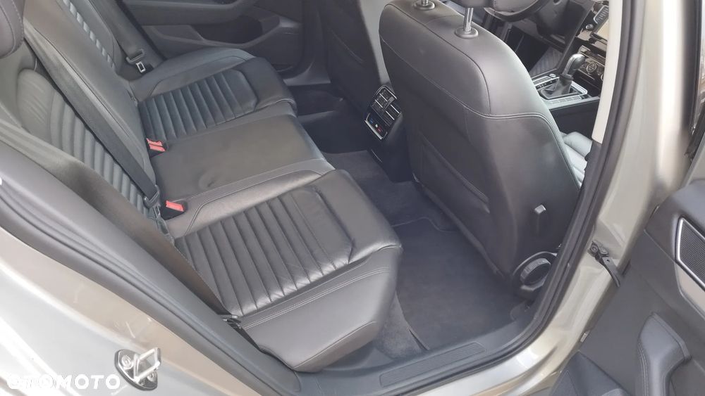Volkswagen Passat 2.0 TDI SCR DSG Highline - 32