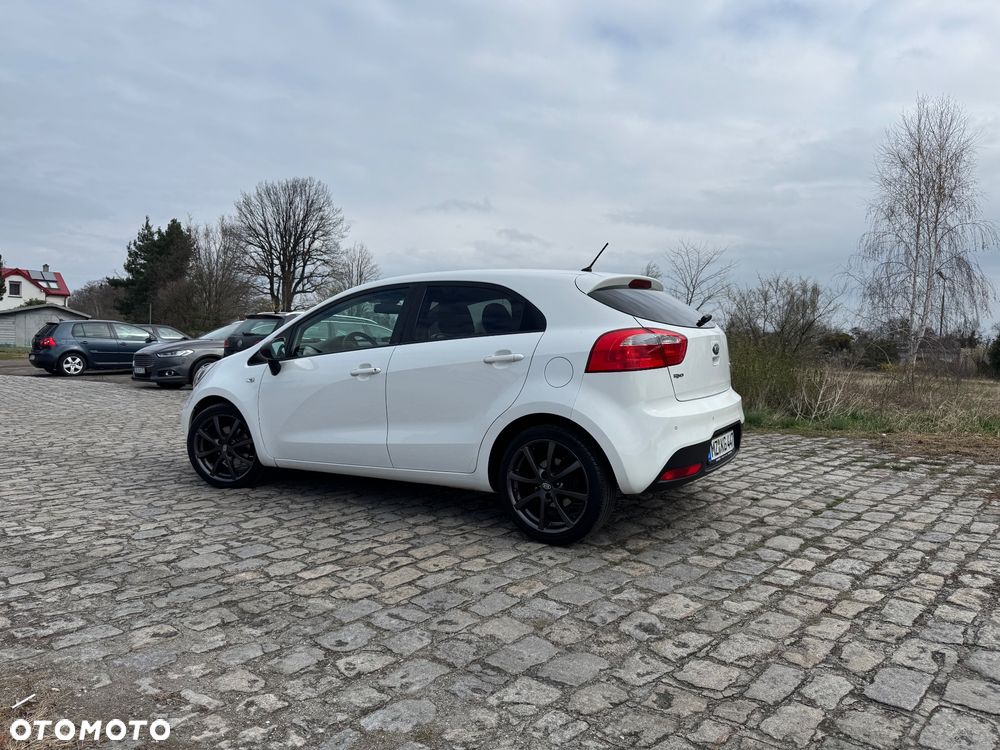 Kia Rio - 4