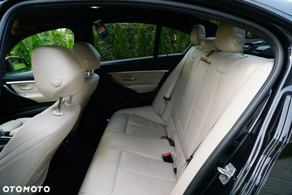 BMW Seria 3 320d xDrive M Sport Sport - 11