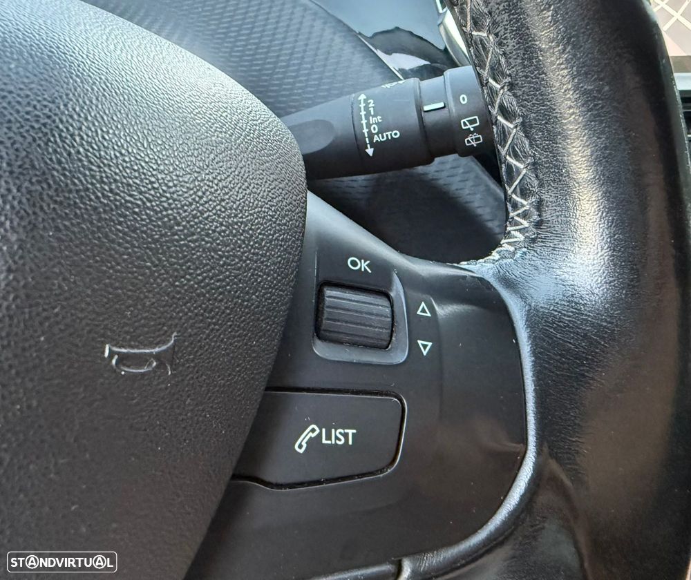 Peugeot 208 1.2 PureTech Allure - 14