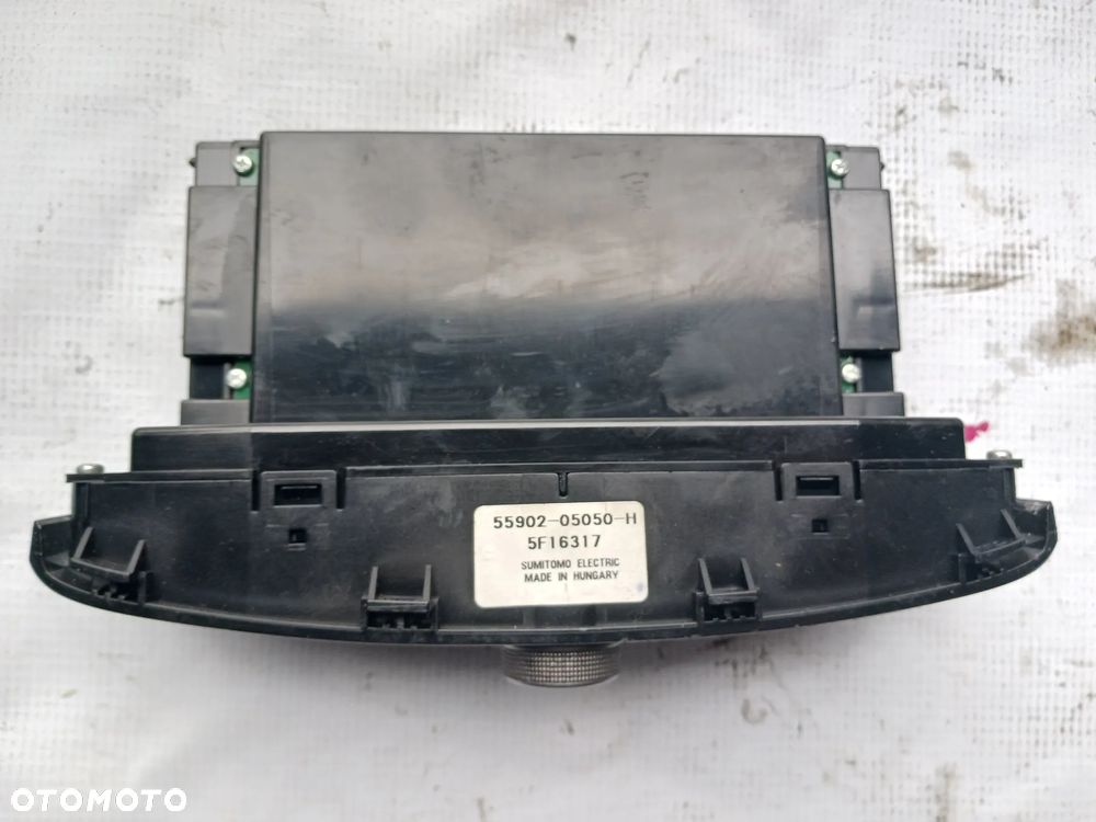 Panel środkowy radio panel nawiewu Toyota Avensis T25 55900-05200 55902-05050-H radio wyświetlacz panel sterowania konsola środkowa - 4