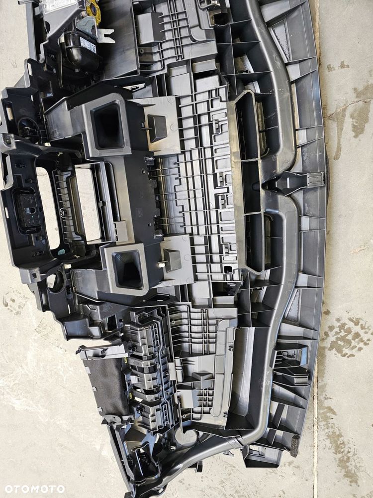 trafic iii vivaro b talento deska gola konsola 681006255r - 5