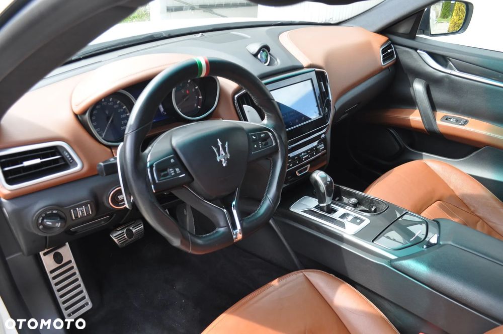 Maserati Ghibli S - 18