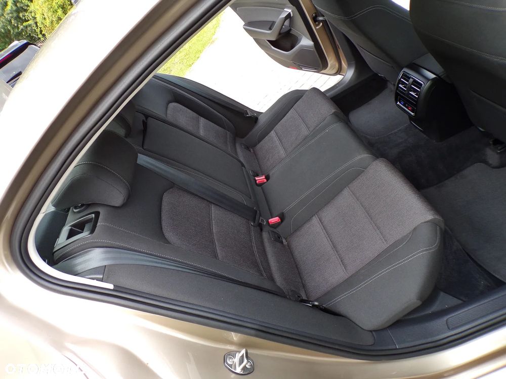 Volkswagen Passat 1.6 TDI (BlueMotion Technology) Comfortline - 25