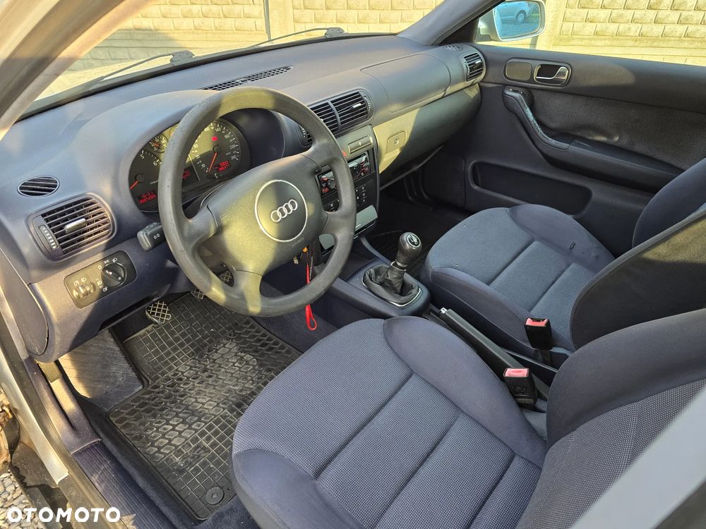 Audi A3 Sportback 1.6 Ambiente - 10