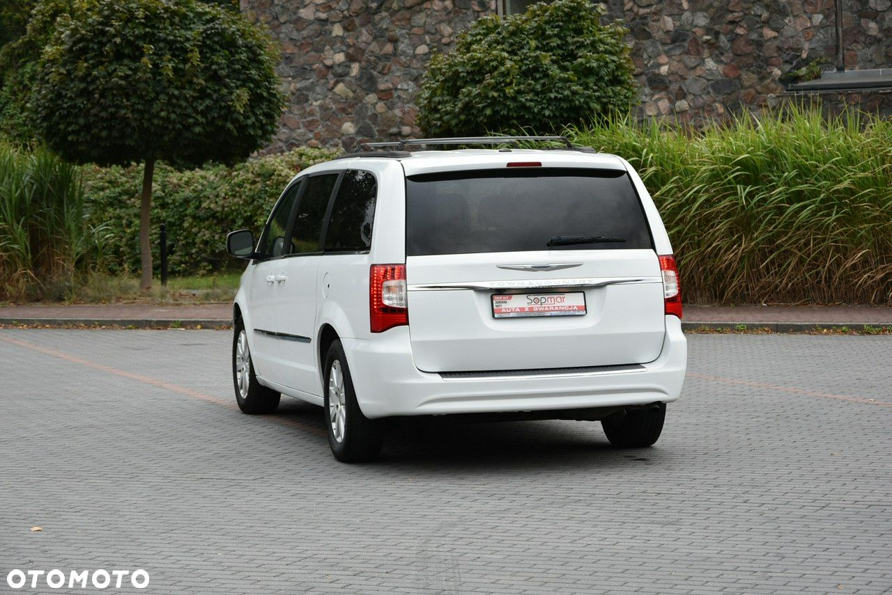 Chrysler Town & Country - 22