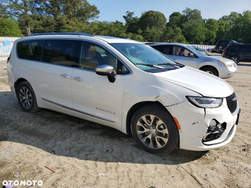 Chrysler Pacifica - 4
